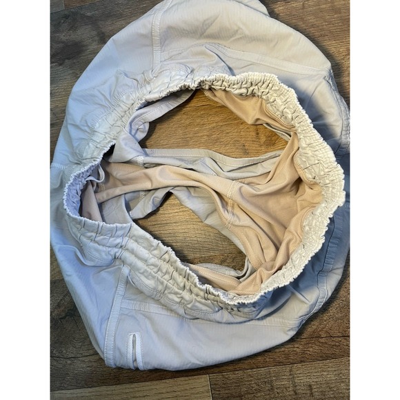 Lululemon Tracker Low-Rise Lined Short 4" in white Size 10 - Picture 3 of 4